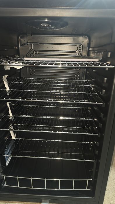 Нова малка хладилна витрина Боман/Bomann  115 литра