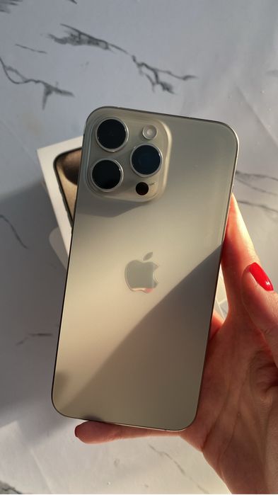 Продам iphone срочно