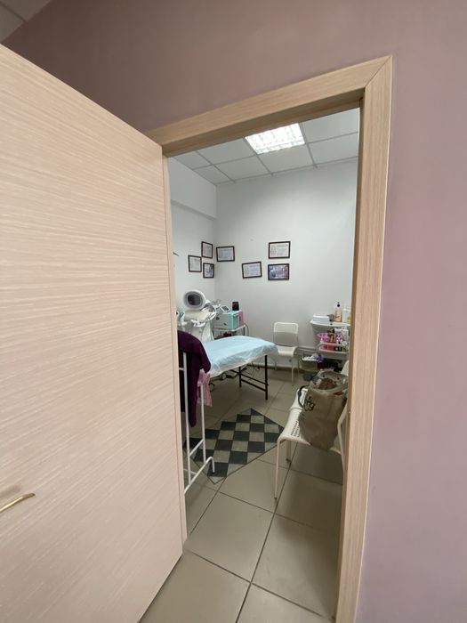 Сдам кабинет 14 кв. С мойкой.