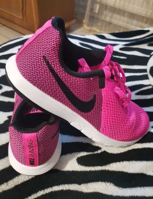 Дамски Маратонки Nike розови, зелени и оранжеви