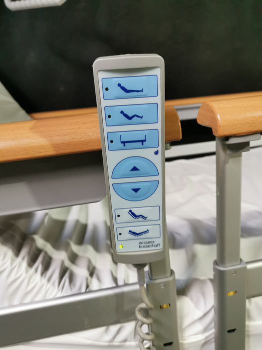 Електрическо болнично легло