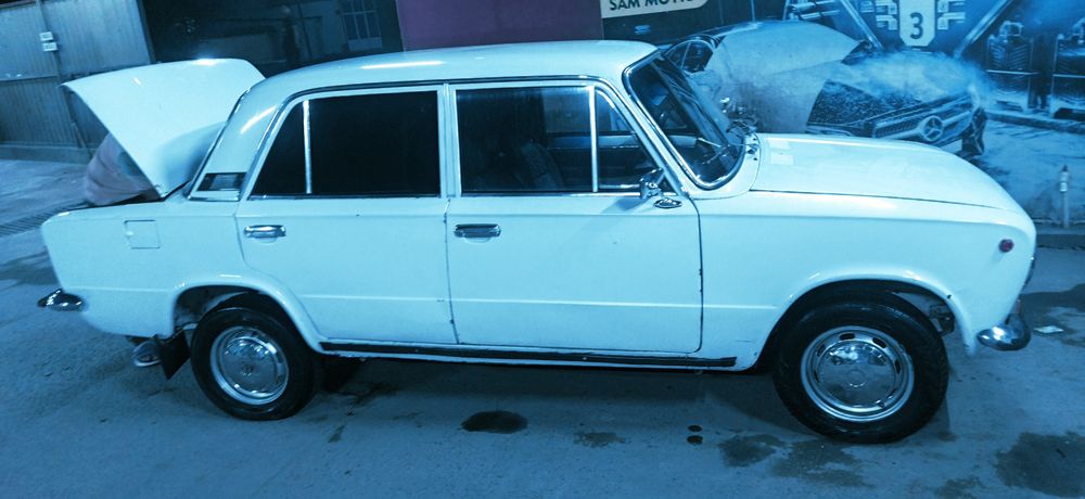 Jiguli 01srochna sotiladi