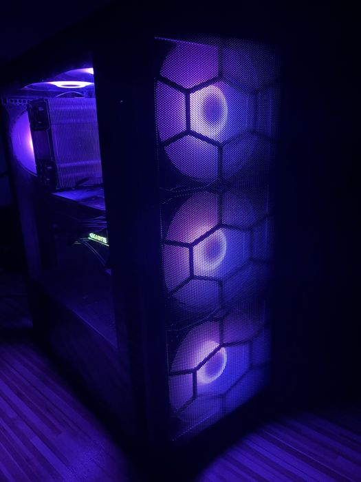 Pc gaming RTX 3070, ryzen 5 5600x, 32 gb ram 4133 mhz.