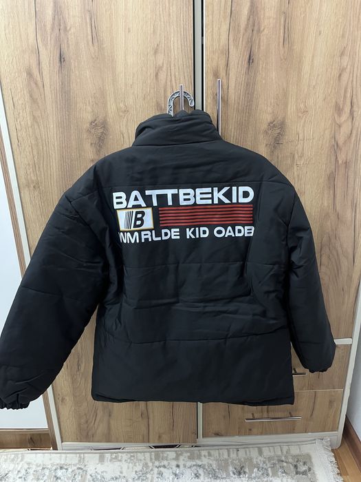 продается куртка за 10 000 тг