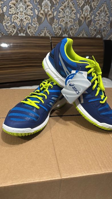 Кроссовки волейбольные новые