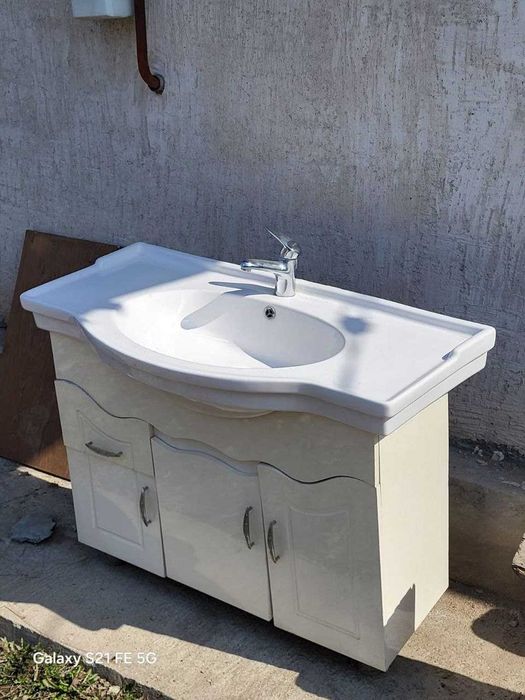 Раковина с тумбой