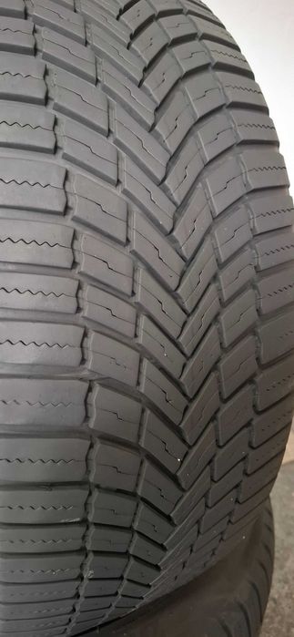 2бр. 215/50/17 Bridgestone 6.7mm грайфер, дот 23г. Безплатен монтаж