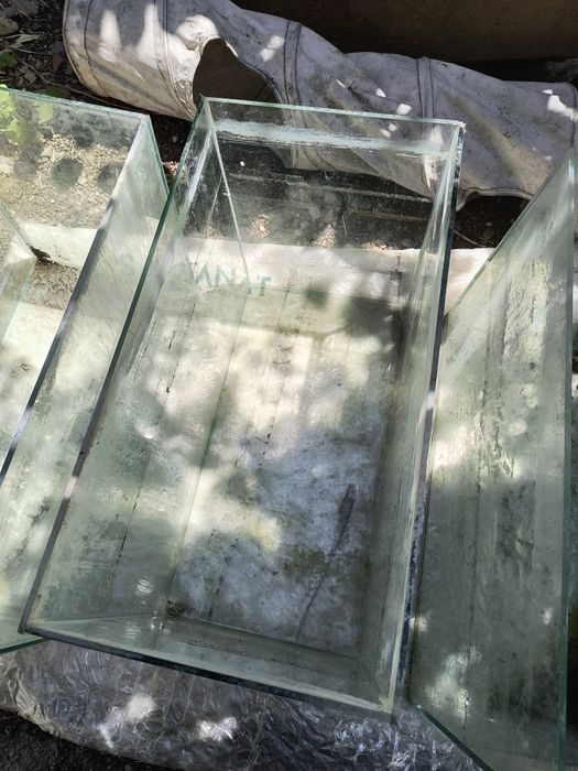 Vând acvariu din sticla