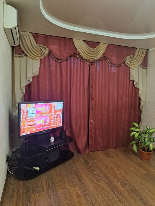 Продам шторы материал зеркальный