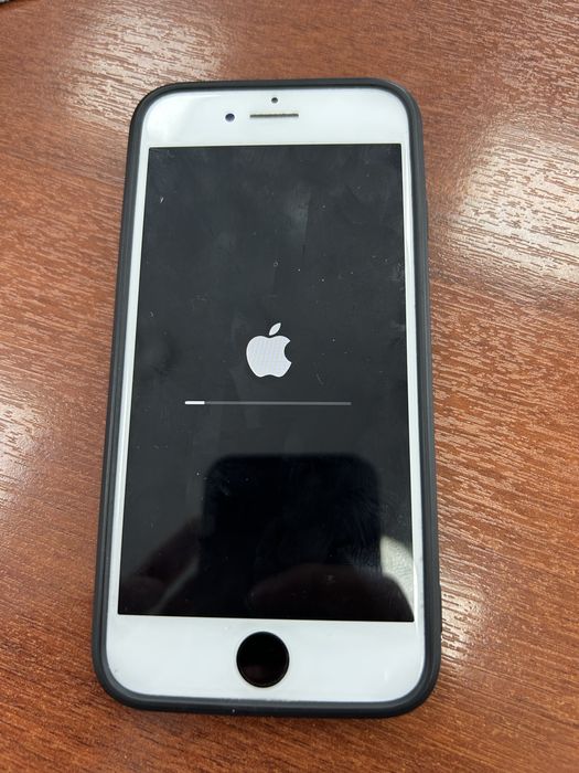 Продам айфон se 2020