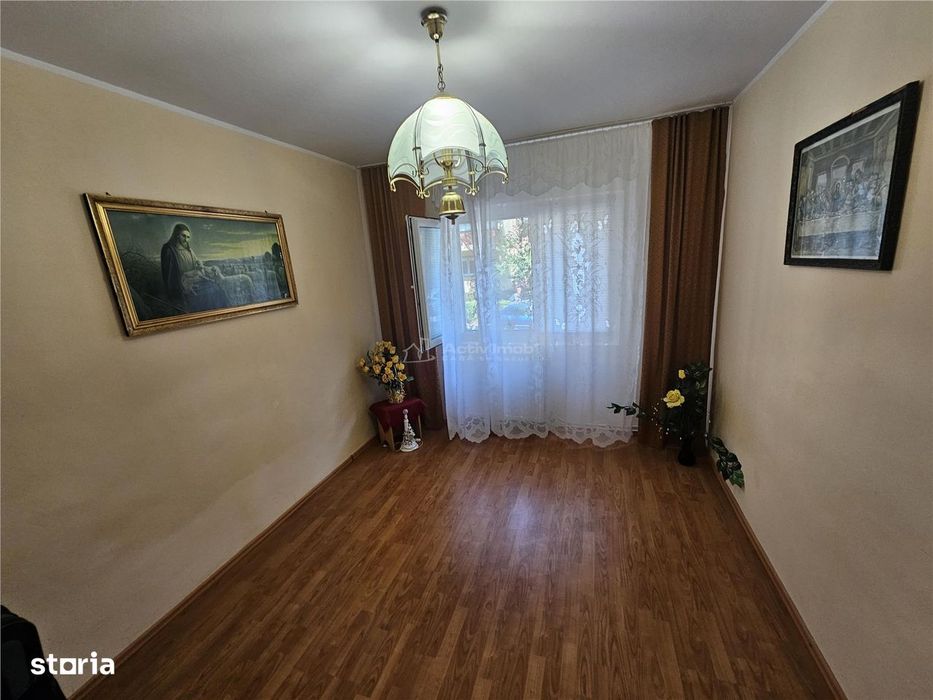 Resita, 3 Cam. Dec., Mobilat+Utilat, Parter Inalt, Micro 4