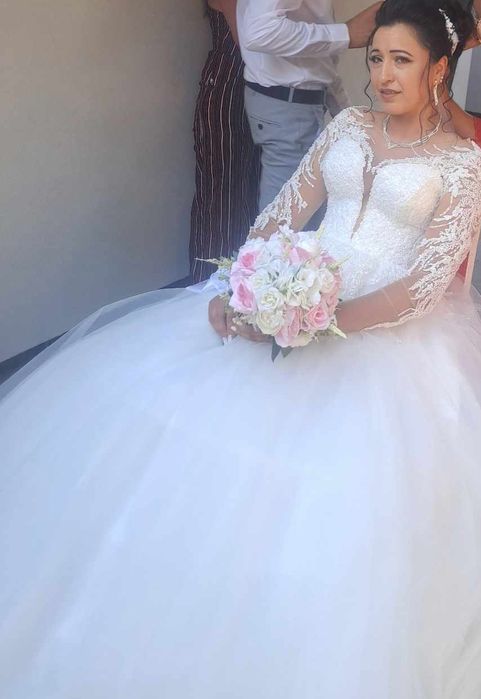 Vînd rochie de mireasă preț 800lei negociabil