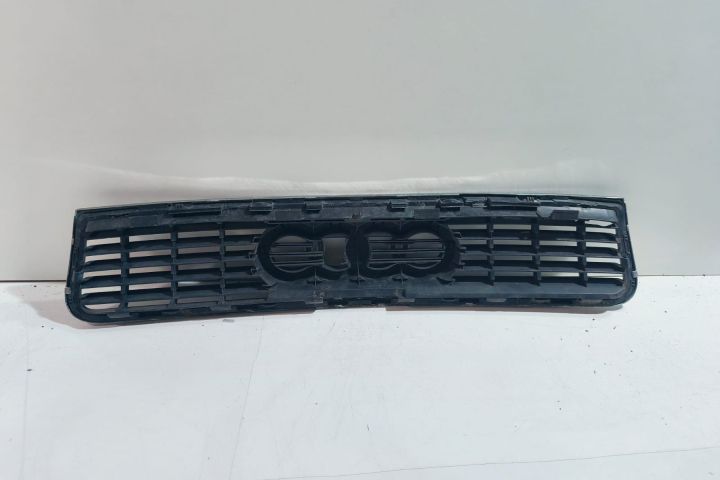 Grila capota cu defect Audi A4 B6