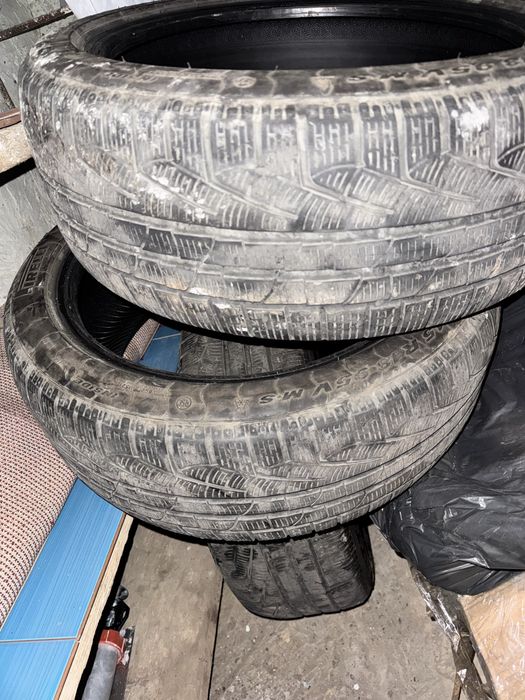 Vand cauciucicuri pirelli