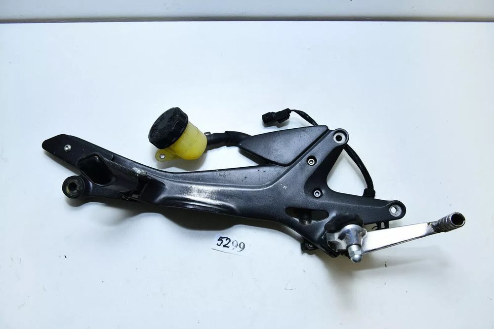 2010 2013 HONDA CBF 1000F PARTEA DREAPTĂ SUPORT PICIOARE CUIER