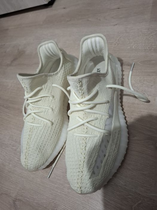 Vând Yeezy Boost 350