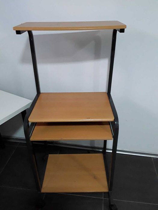 Бюро с надстройка