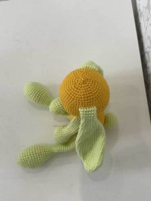 Зайчик ушастик вязаный