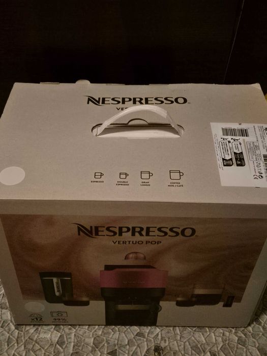 Продава се чисто нова бяла кафемашина Nespresso