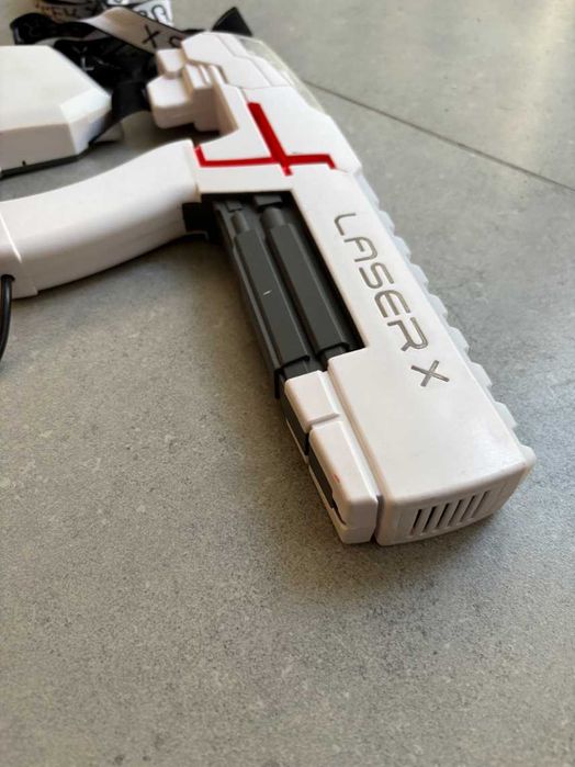 Doua pistoale cu laser Laser X