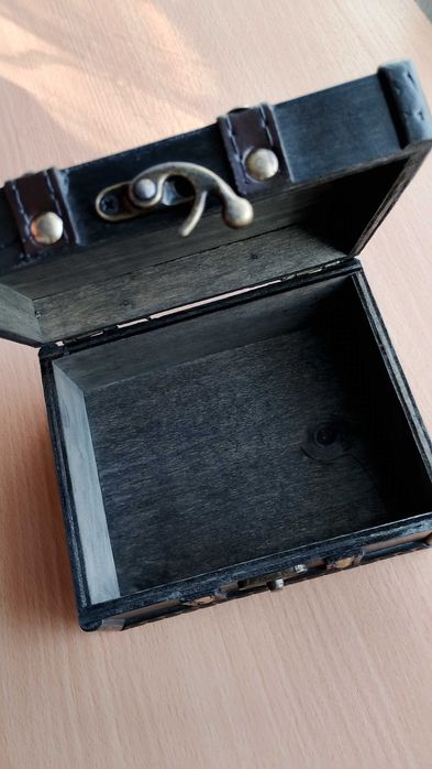 Винтидж дървена кутия за бижута