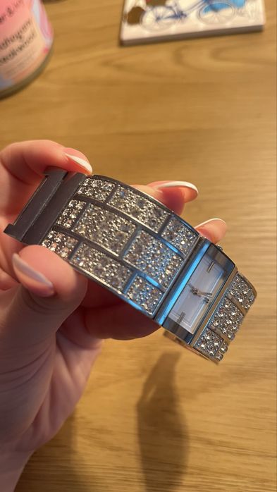 Часовник DNKY.