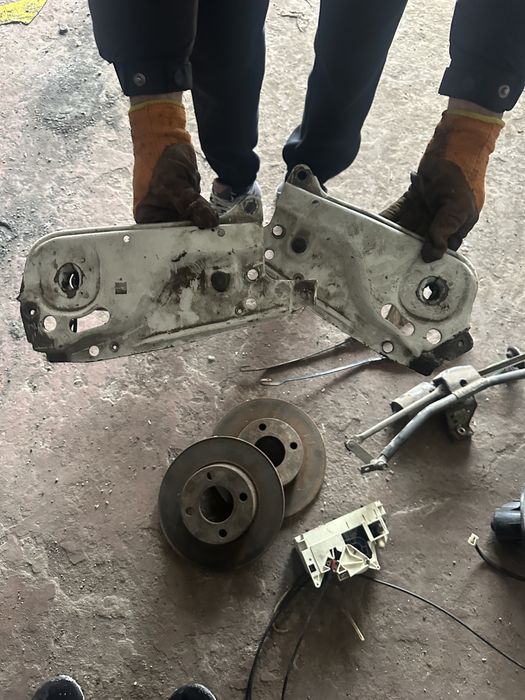 Продам запчасти на ауди