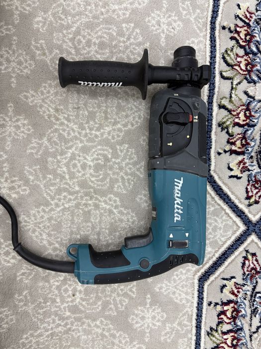 Продаётся перфоратор makita HR2470