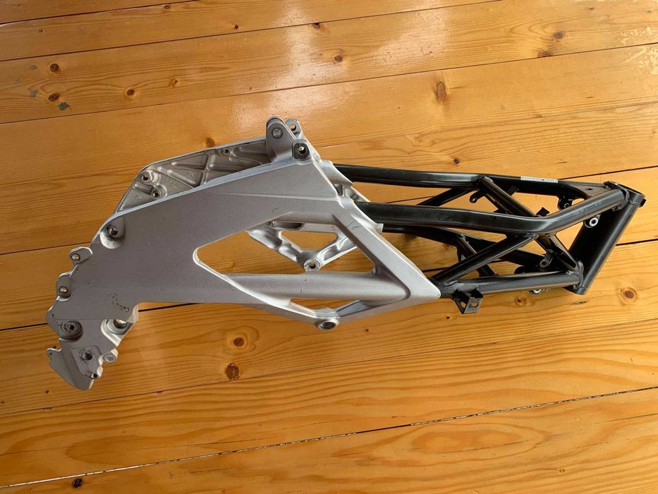 Aprilia SXV 550 Cadru cu acte inmatriculat in anglia