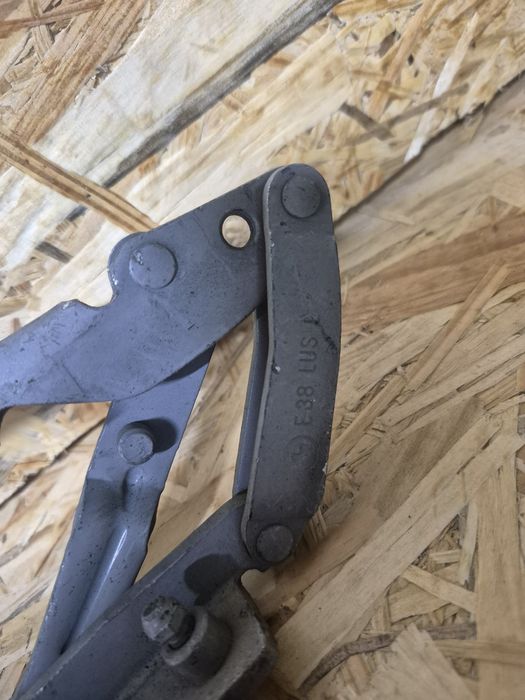 Петли капота BMW e38