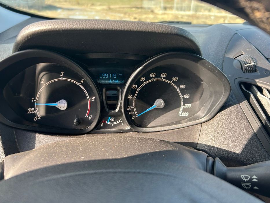 Vând Ford Transit Courier