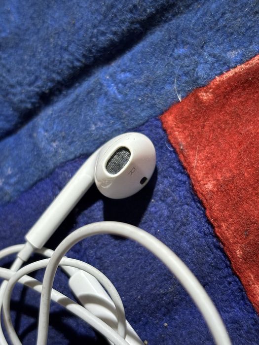 Наушник айфонски оригинал