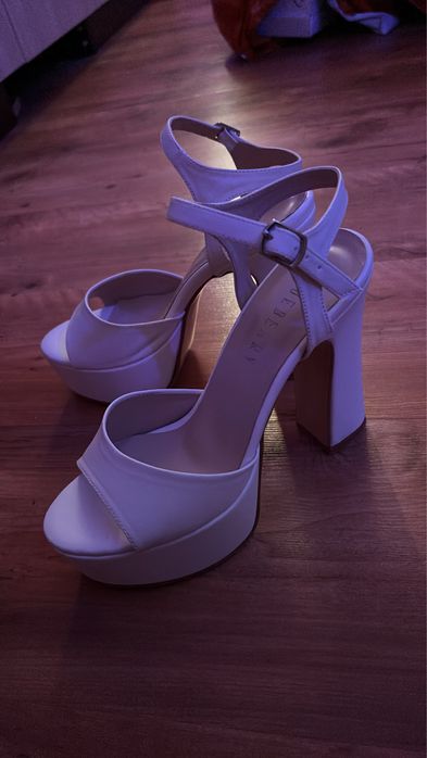 Дамски обувки на платформа с ток 37номер