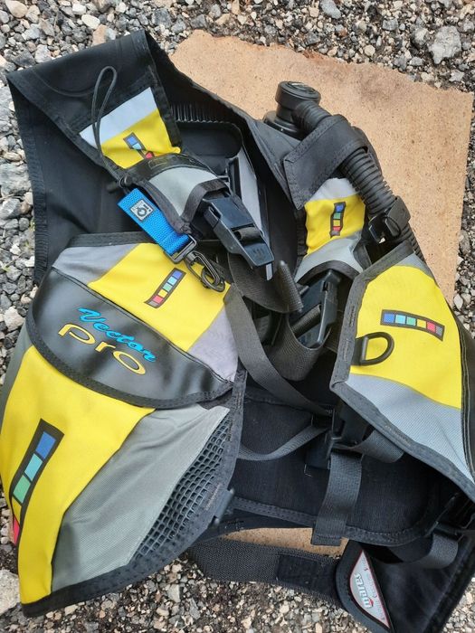 Продавам водолазна жилетка за гмуркане Mares