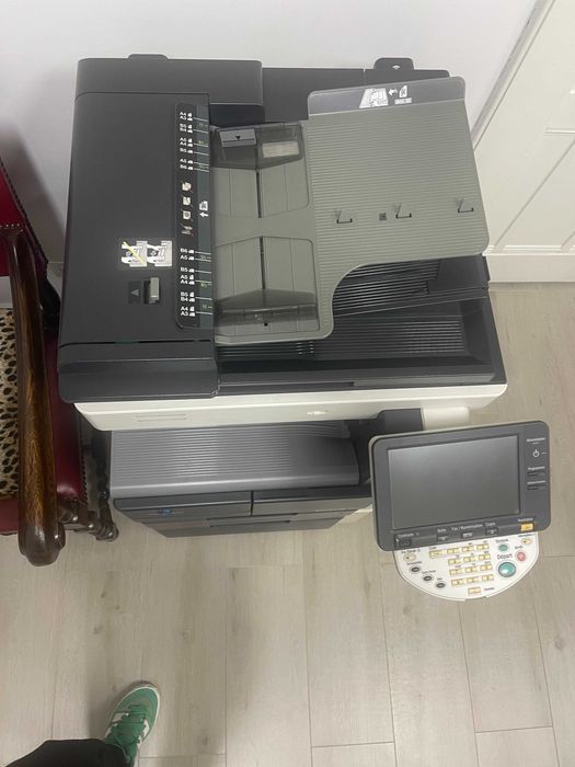 Vând imprimantă marca Konika Minolta