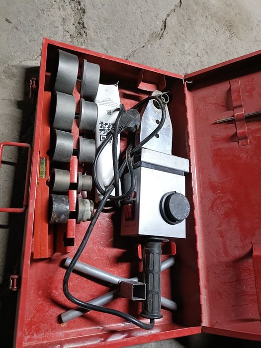 Срочно продам  почти новая