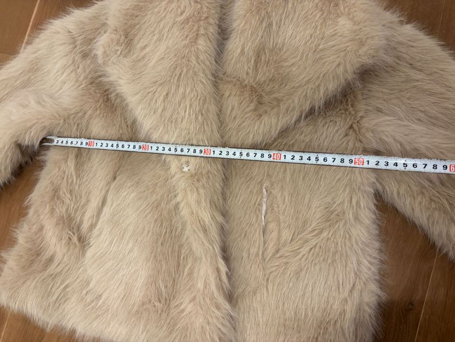 Късо палто с изкуствен косъм