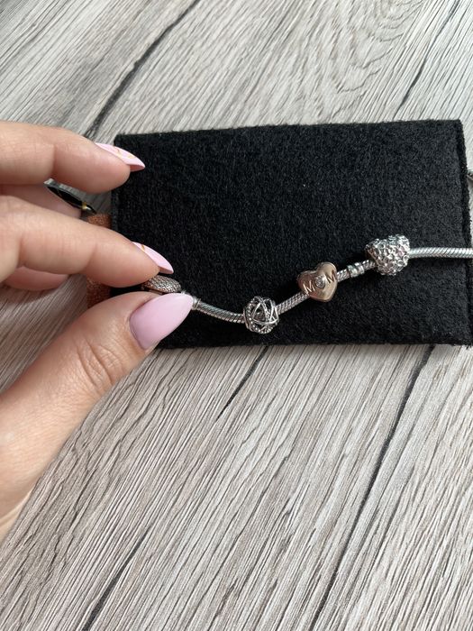 Гривна Pandora с 5 талисманчета