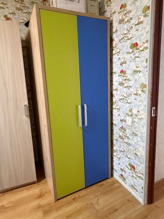 шкаф и настенная полка