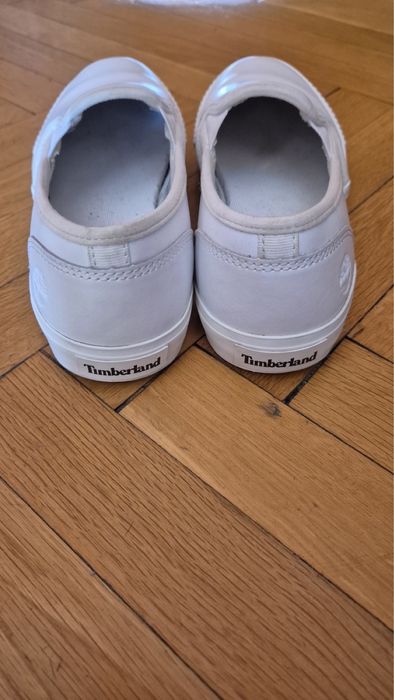 Vans 37  Timberland 38