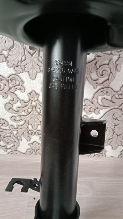 Стойка левый. Новый.