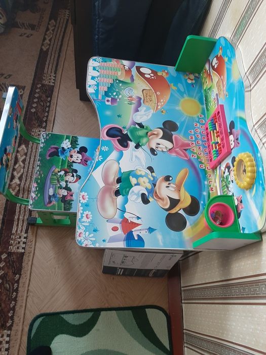 Продам Детский столик