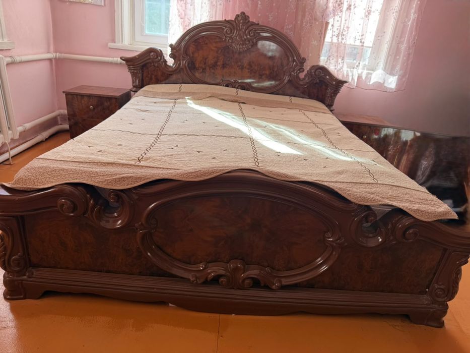 Продам спальный гарнитур почти даром