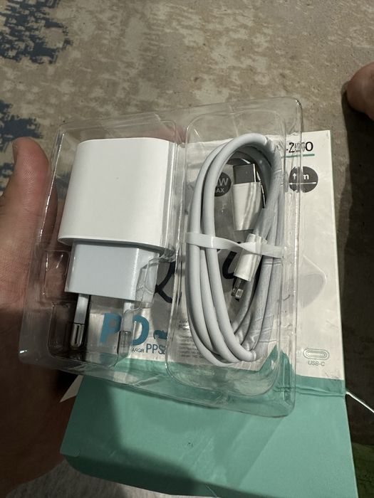 Айфон зарядчик продается