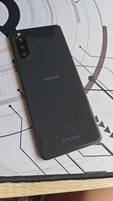 PACHET: Vând Huawei P20 (ecran crăpat,funcțional)+Sony Xperia  10 II(pentru piese;nu pornește)