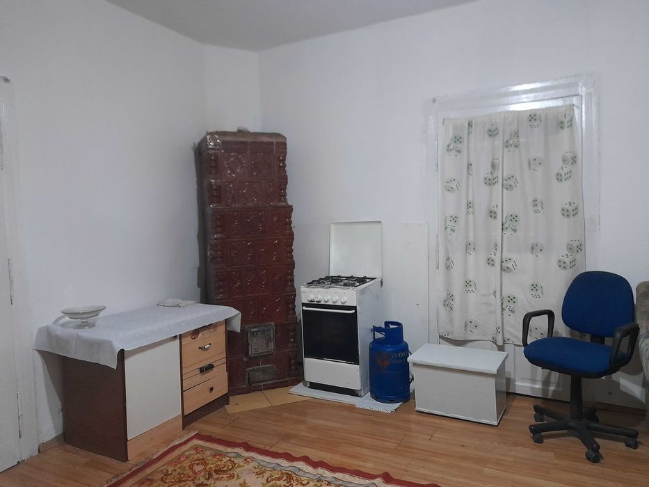 Inchirez apartament cu o camera mare la casa langa Lotus Center