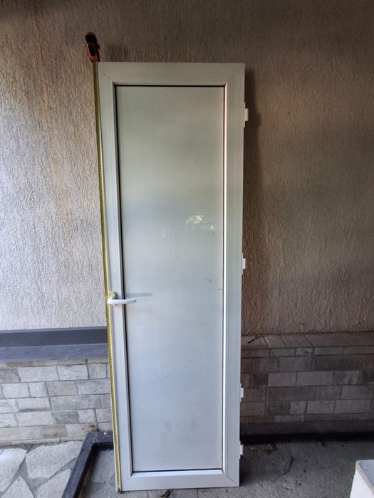 Usi de termopan aproape noi