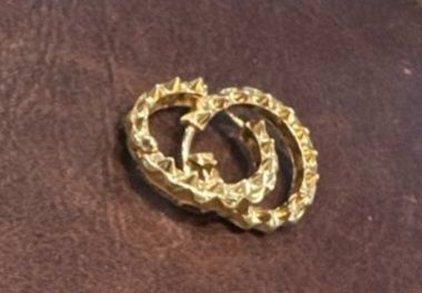 Продаются золотые серьги