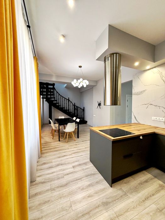 Квартира с современным ремонтом в таунхаусе