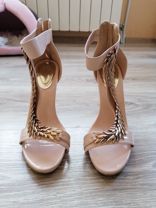 Уникални обувки висок ток/токчета